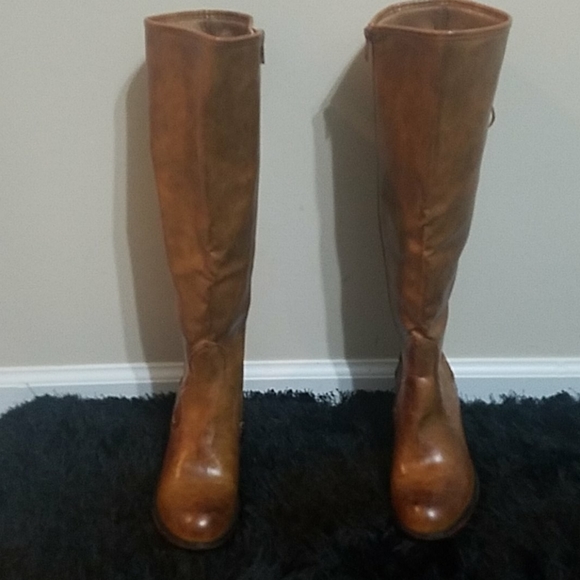 Boots - Picture 3 of 5